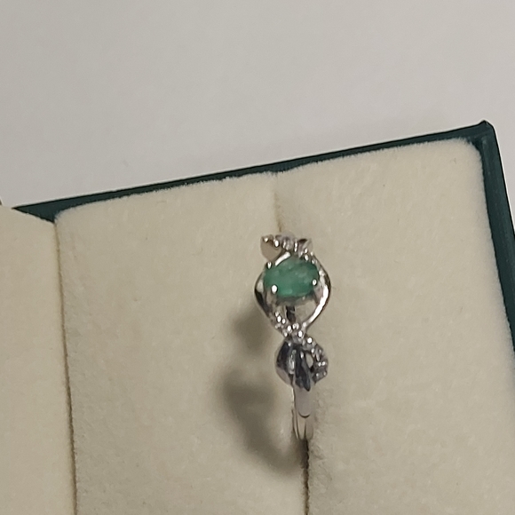 EMERALD RING WITH CZ SIMULATED DIAMONDS 925SS - Picture 8 of 11